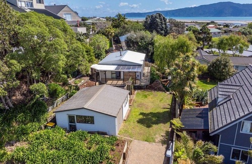Waikanae House | Coastal Waikanae Beach Haven