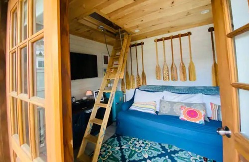 Barrington House | Coastal Waterview, BunkHouse, Hot Tub and Raft!