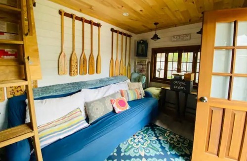 Barrington House | Coastal Waterview, BunkHouse, Hot Tub and Raft!