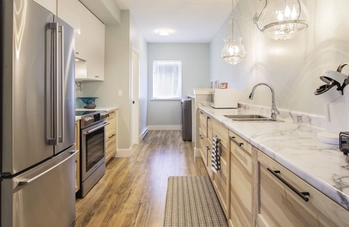 North Saanich House | Coastal Wishes- stunning view, hot tub, lux apartment sized suite