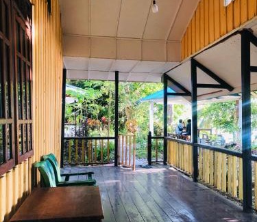 Nuhu Roa House | Coaster Cottages