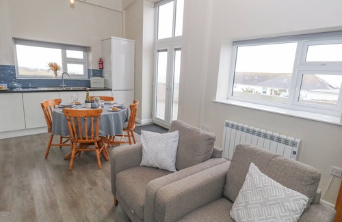 Southwell Cottage | COASTGUARD VIEW, family friendly, with a garden in Portland Bill