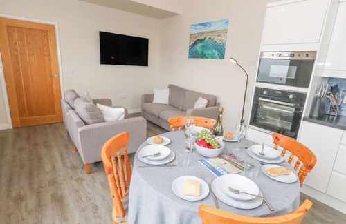 Southwell Cottage | COASTGUARD VIEW, family friendly, with a garden in Portland Bill