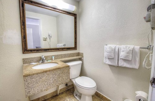 Seabreeze Park Apartment | Coastline 2-BR Private Apt*126-127*