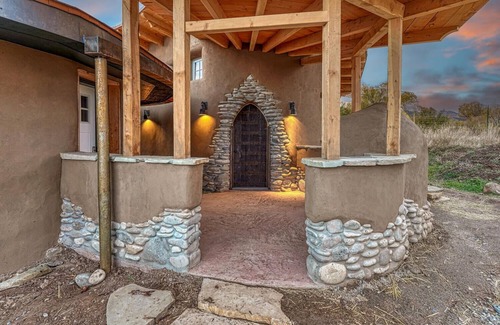 Paonia Cottage | Cob Cottage Getaway