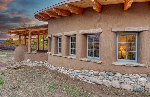 Paonia Cottage | Cob Cottage Getaway