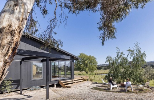 Newham House | Cobaw Views – a Mount Towrong Vineyard retreat