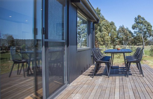 Newham House | Cobaw Views – a Mount Towrong Vineyard retreat