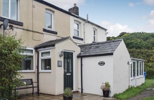 Grosmont House | Cobb's Cottage