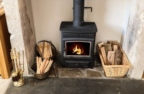 Heptonstall Cottage | COBBLE COTTAGE, family friendly, with open fire in Hebden Bridge