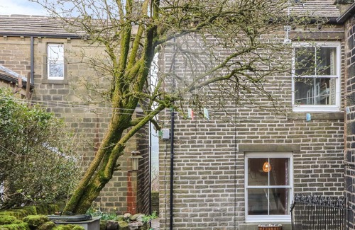 Heptonstall Cottage | COBBLE COTTAGE, family friendly, with open fire in Hebden Bridge
