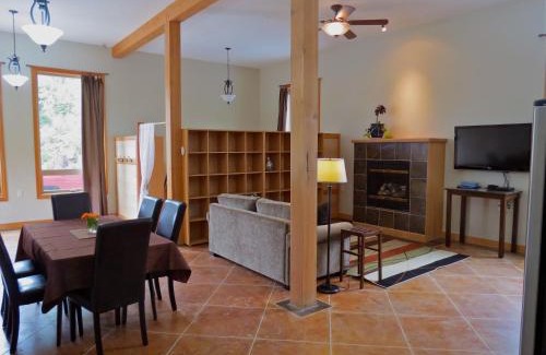 Tofino House | Cobble Wood and Bird Sanctuary Guest Houses