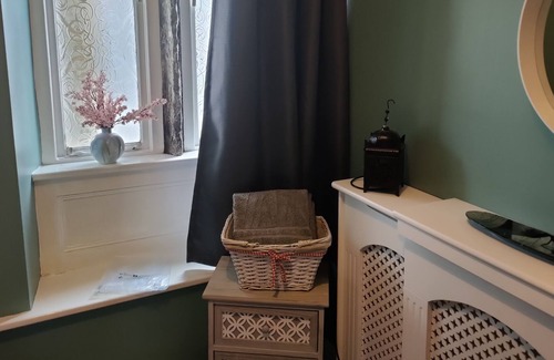 Ogden Cabin | Cobbler's Cottage , beautiful cosy cottage
