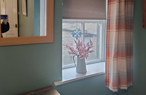 Ogden Cabin | Cobbler's Cottage , beautiful cosy cottage