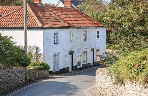 Mundesley House | COBBLER'S COTTAGE, pet friendly, country holiday cottage in Mundesley