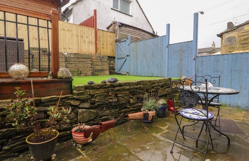 Haworth House | COBBLERS COTTAGE, pet friendly, with open fire in Haworth
