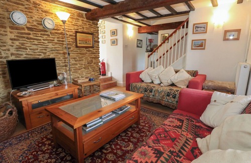Littlebredy Cottage | COBBLERS COTTAGE, pet friendly, with open fire in Langton Herring