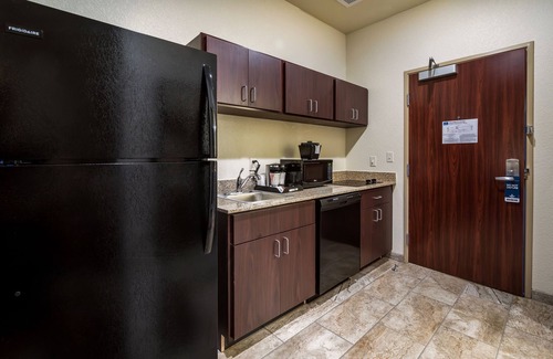 Torrington Hotel | Cobblestone Hotel and Suites Torrington