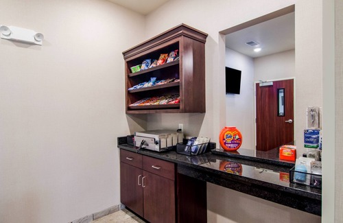Torrington Hotel | Cobblestone Hotel and Suites Torrington