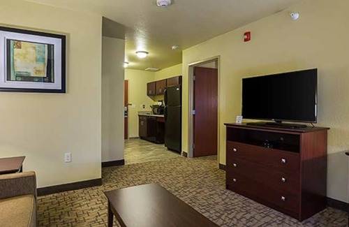 Hutchinson Hotel | Cobblestone Hotel & Suites - Hutchinson