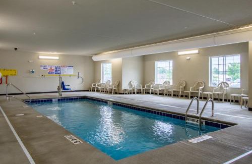 Torrington Hotel | Cobblestone Hotel & Suites - Torrington