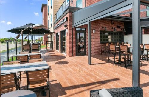 Neenah Hotel | Cobblestone Hotel & Suites Appleton International Airport