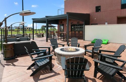 Neenah Hotel | Cobblestone Hotel & Suites Appleton International Airport