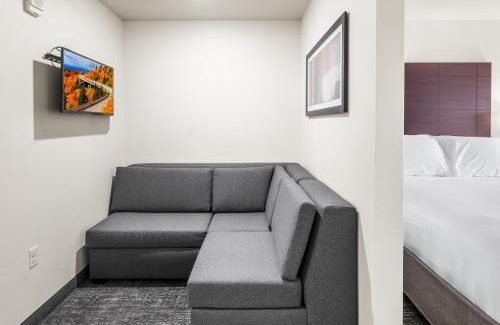 New Denmark Hotel | Cobblestone Hotel & Suites Denmark - Green Bay