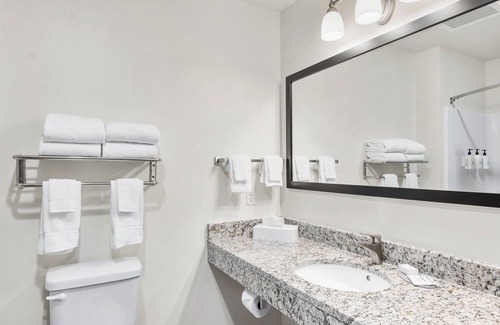 New Denmark Hotel | Cobblestone Hotel & Suites - Denmark/Green Bay