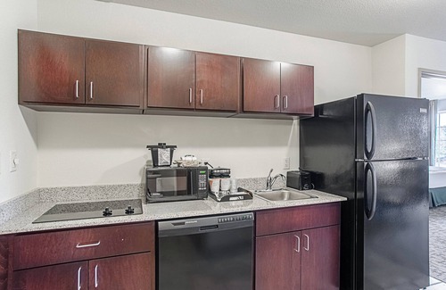Guernsey Hotel | Cobblestone Inn & Suites - Guernsey