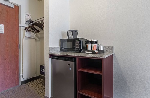 Guernsey Hotel | Cobblestone Inn & Suites - Guernsey