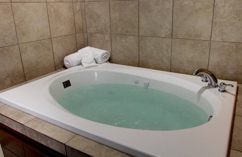Rugby Hotel | Cobblestone Inn & Suites - Rugby