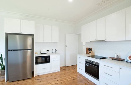Dubbo House | Cobbora Cottage - Sleek & Stylish, Near Hospital