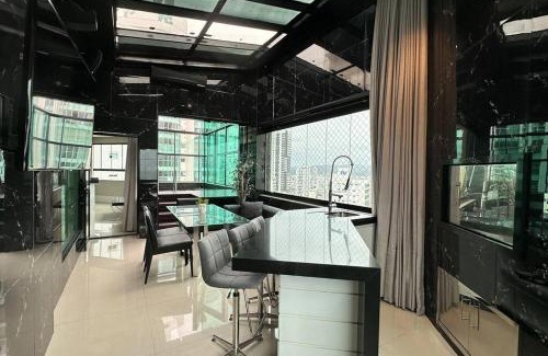 Barra Sul Apartment | Cobertura Duplex com Piscina, Vista Mar e Hidro