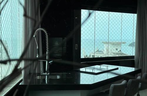 Barra Sul Apartment | Cobertura Duplex com Piscina, Vista Mar e Hidro