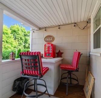 Pacific House | Coca Cola Cottage - Stay & Play Near Purina Farms - Dog Friendly