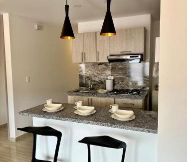 San Gil Apartment | Cocina full, parqueadero y acceso a jacuzzi y bbq