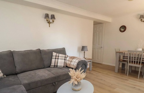 Overton-on-dee Cottage | COCK BANK COTTAGE, pet friendly, with a garden in Bangor-On-Dee