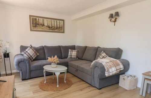 Overton-on-dee Cottage | COCK BANK COTTAGE, pet friendly, with a garden in Bangor-On-Dee