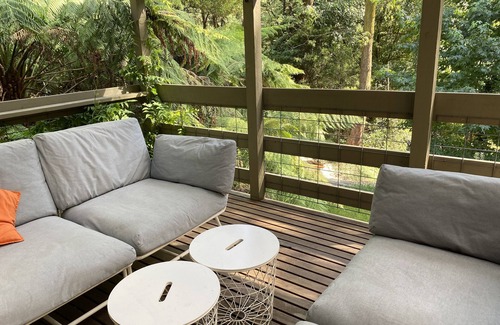 Cockatoo House | Cockatoo Rainforest Escape - family home with fire pit, surrounded by nature!