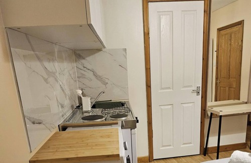 Barnet Apartment | Cockfosters - Apartment - Sleeps 3 - Near Underground