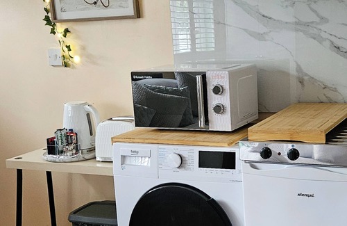 Barnet Apartment | Cockfosters - Apartment - Sleeps 3 - Near Underground