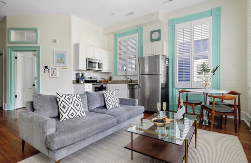 Downtown Charleston House | Cocktail Club | 4 Redesigned Suites