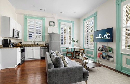 Downtown Charleston House | Cocktail Club | 4 Redesigned Suites