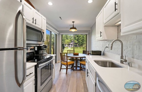 Fontana-on-Geneva Lake Villa | Cocktails & Dreams -Ground Level Abbey Villa Corner Condo |2 Patios |Pool |Natural Lighting |Updated