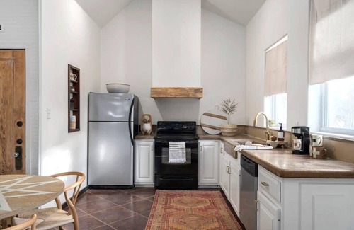 Fredericksburg Cottage | Coco Casita, Private Hot Tub, Outdoor Fireplace!