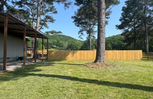 Groveoak House | Coco Chateau ViP Cabin Pet Friendly Close to Lake Guntersville