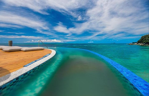 Anse Bois de Rose Hotel | Coco de Mer Hotel and Black Parrot Suites