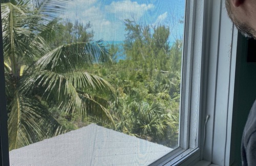 Green Turtle Cay Villa | Coco Hideaway, Coco Bay, Green Turtle Cay,Generator & steps to beach-sleeps 4-6.