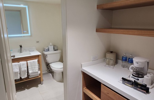 Paget Hotel | Coco Reef Bermuda